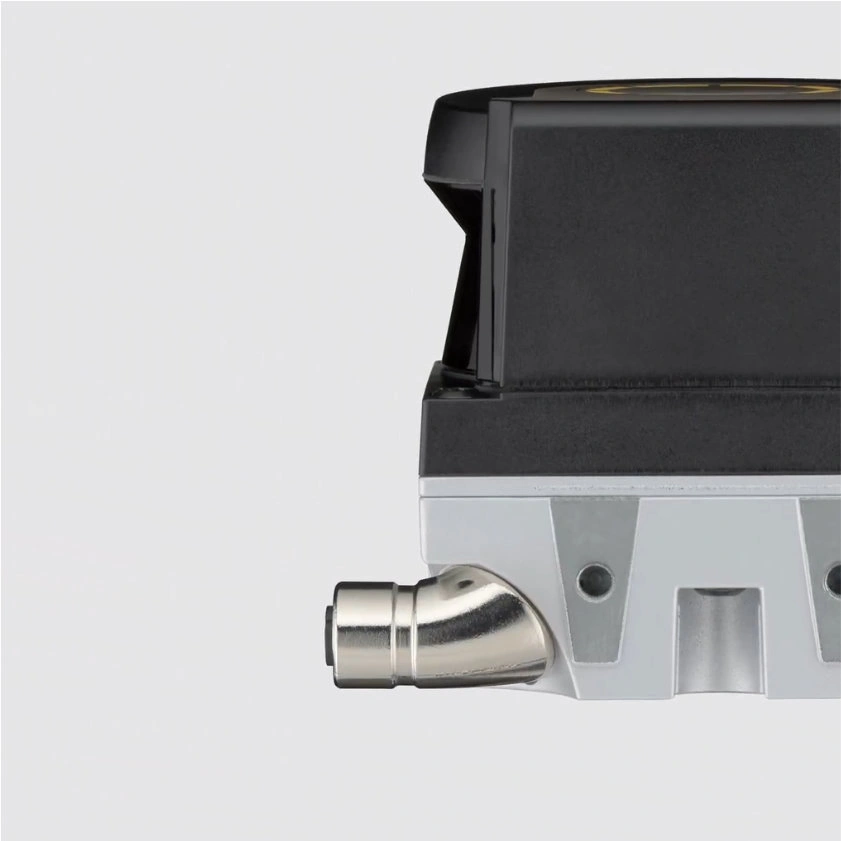 Variable Anschlussführung des Leuze RSL 200 für flexible Integration in Maschinen